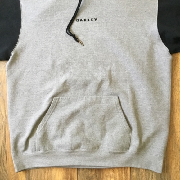 Oakley raglan hoodie size L *Minor Flaw - Picture 5 of 10